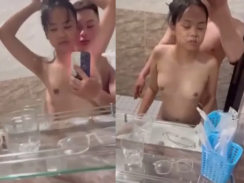 Thon gọn em cùng thằng bồ trả bài trước gương quay kỉ niệm